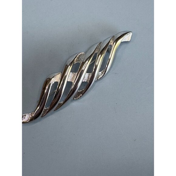 Monet Silver-Tone Twisted Wave Brooch Classic Designer Signed Jewelry Piece - Picture 3 of 6